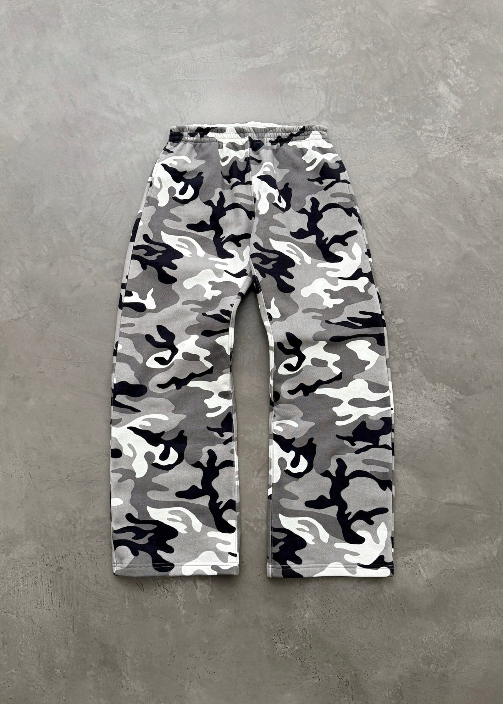 9B2C7484-577A-4453-9DE8-FE87FCD3DC16.jpg STRAIGHT-LEG SWEATPANTS - SNOW CAMO - Image 1