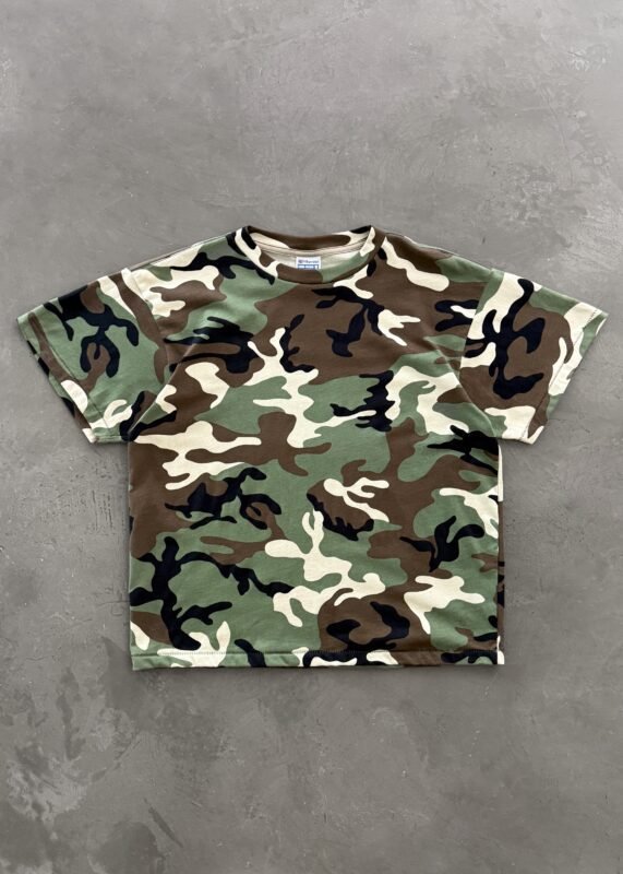 Akimbo camo tee