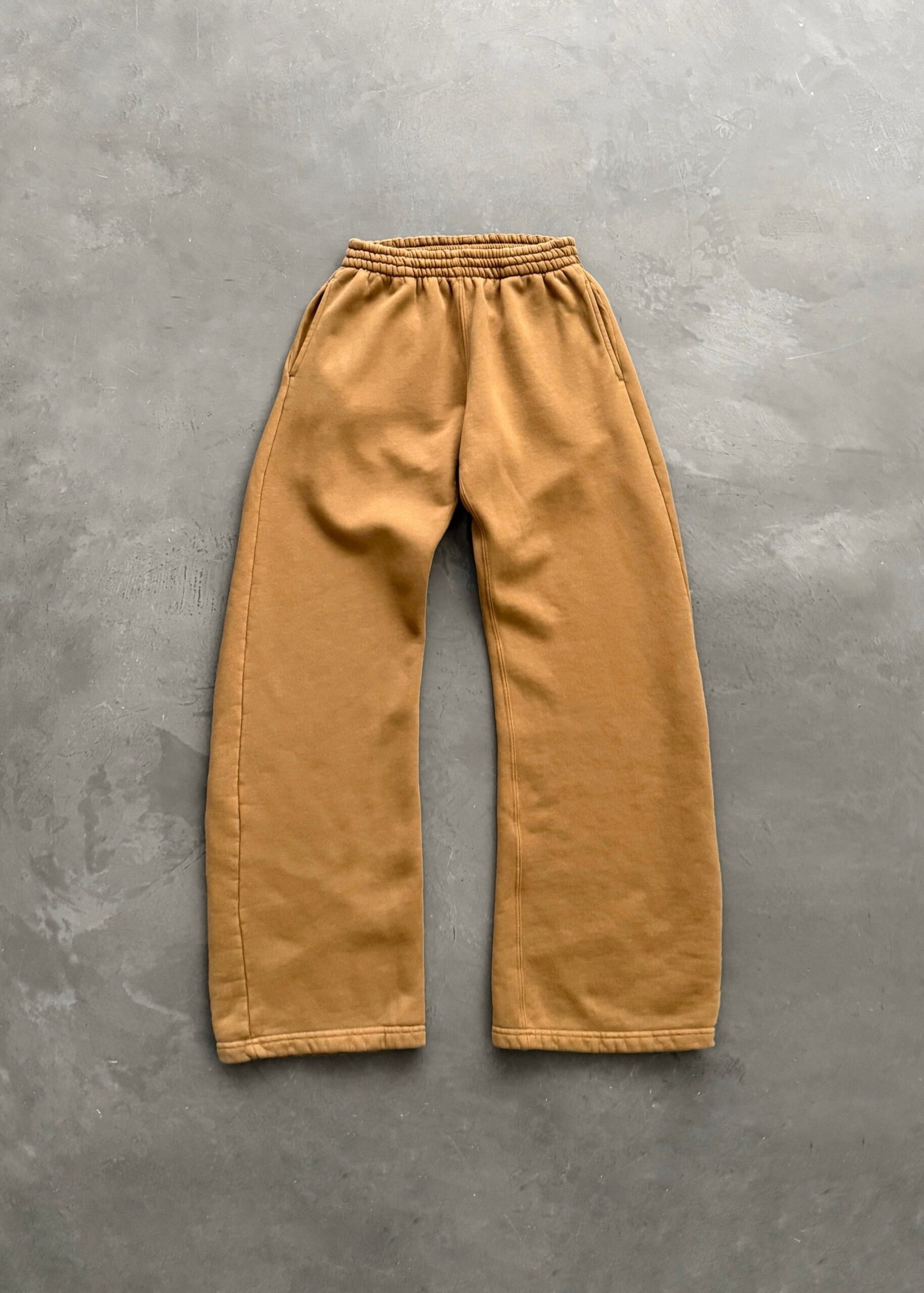 F01F48C2-7FE6-4A3A-A912-73C3A3569FF4.jpg STRAIGHT-LEG SWEATPANTS - TOBACCO - Image 1